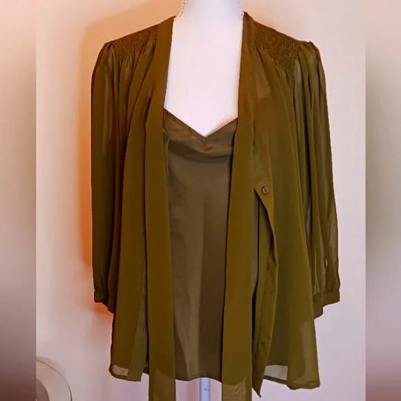 💰East 5th Avenue Blouse w/Camisole - Picture 2 of 16